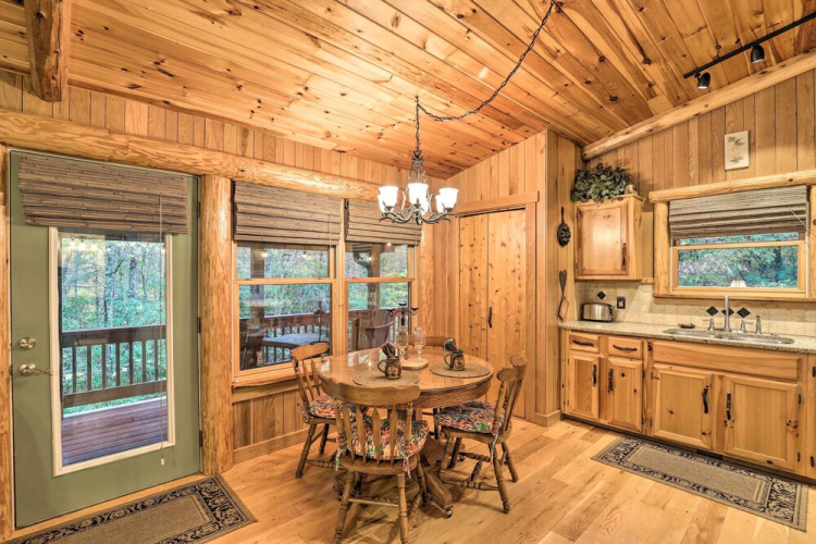 Fletcher Cabin: Wraparound Deck & Pond Access — фото 3