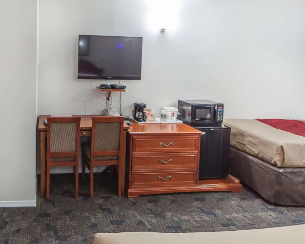 Econo Lodge Inn & Suites — фото 4