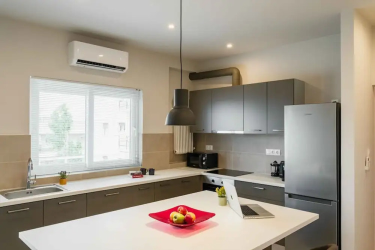 Spacious Seaside Flat at Alimos — фото 3