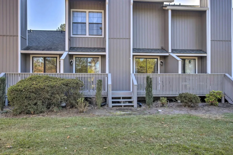 Modern Townhome w/ Deck & Golf Course Views! — фото 2