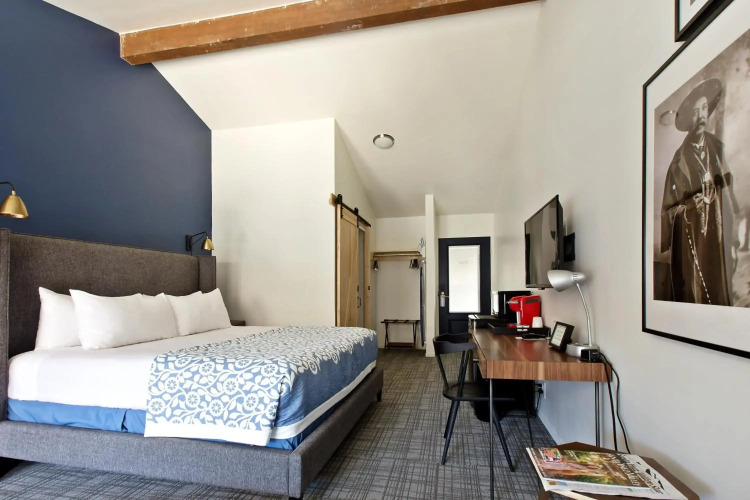 Sideways Inn — фото 3