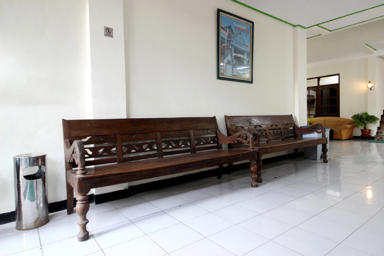 RedDoorz Plus Syariah near Lempuyangan Station 3