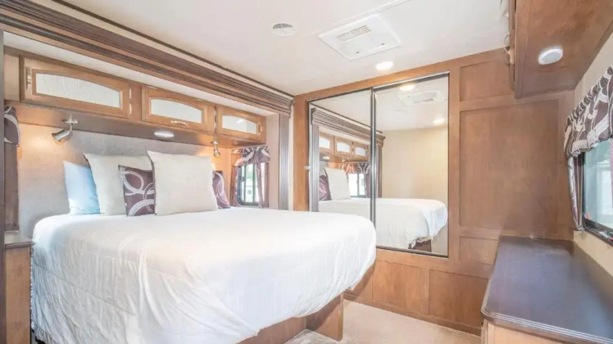 Destination RV IV Fully Setup OK44 — фото 3