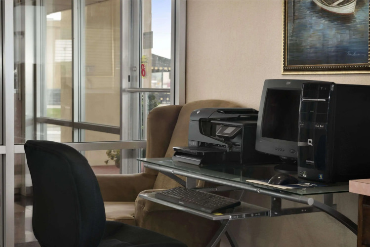 Super 8 by Wyndham Meridian