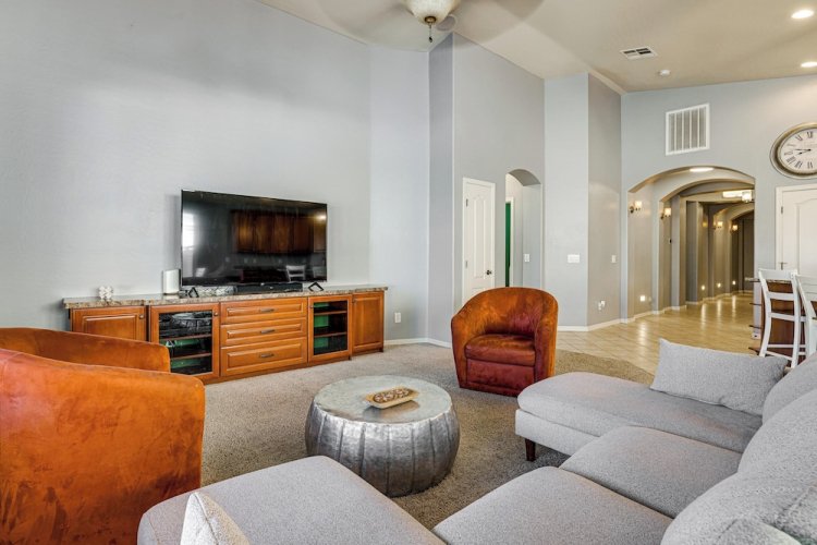Poolside Oasis: Group-friendly Getaway in Phoenix! — фото 5