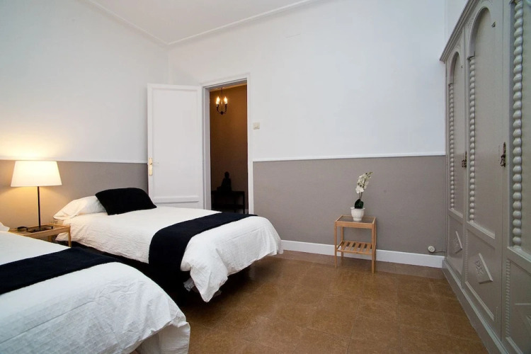 Cute & Spacious Eixample Apartment — фото 2