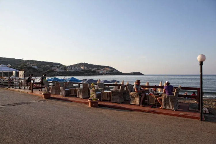 Niriides Beach Hotel — фото 4
