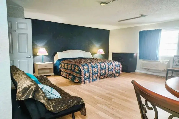 Studio Inn & Suites — фото 2