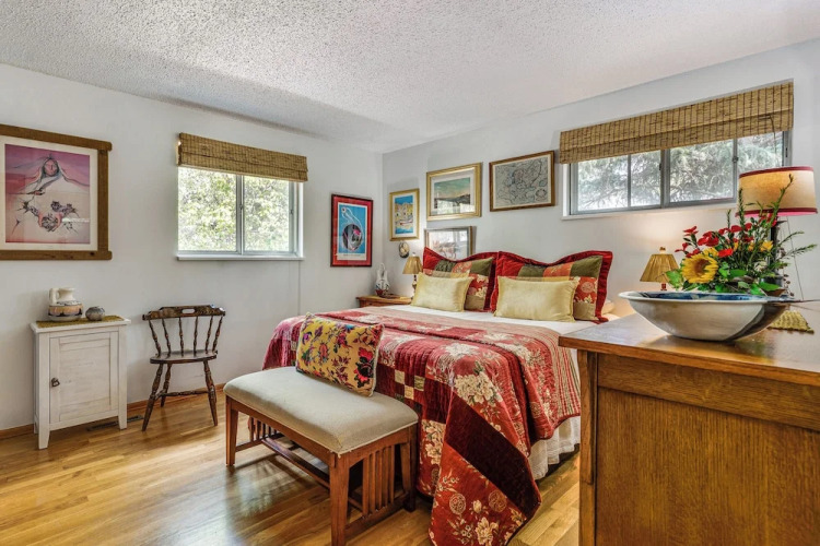 Eclectic Multi-level Charmer! 2 Mi to CU Boulder — фото 2
