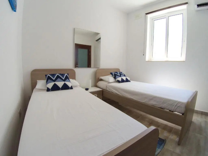 F11-2 Room 2 single beds shared bathroom in shared Flat — фото 3