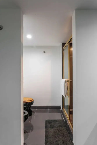 Spacious One Bedroom Centrally Located — фото 2