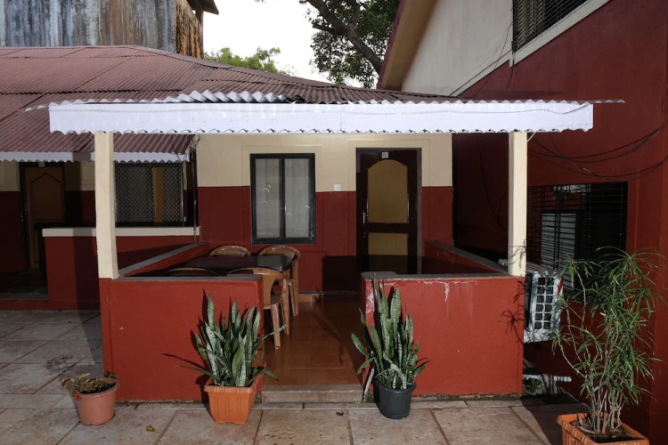 Gujarat Bhavan Hotel