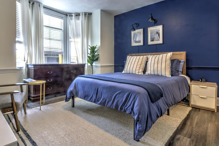 Gorgeous Studio with Bay Windows! — фото 5