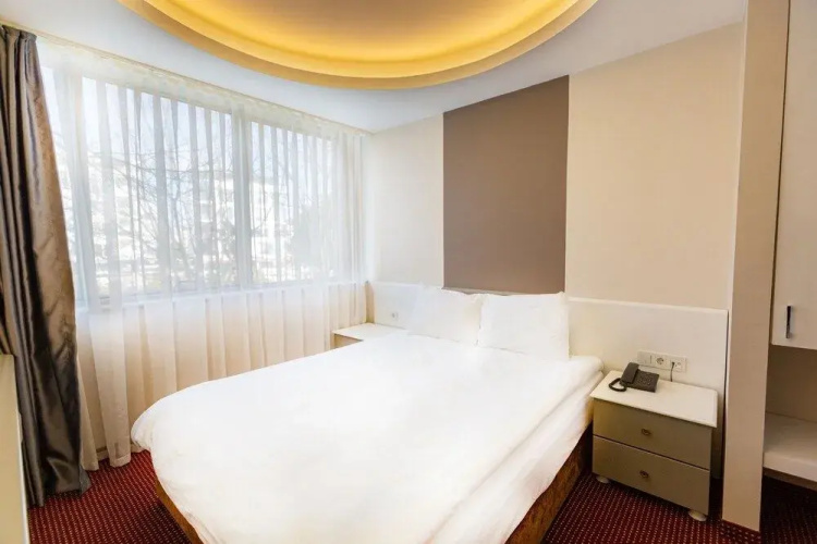 IS Hotel