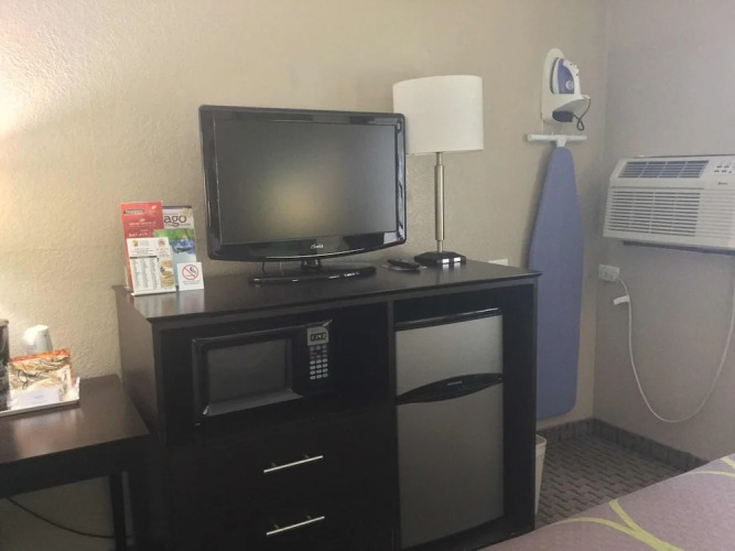 Super 8 Mundelein/Libertyville Area