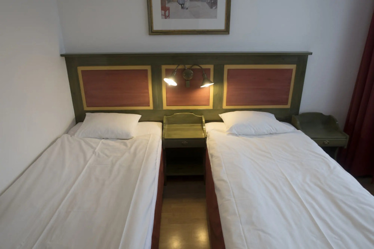 Hotel Bishops Arms Mora — фото 2