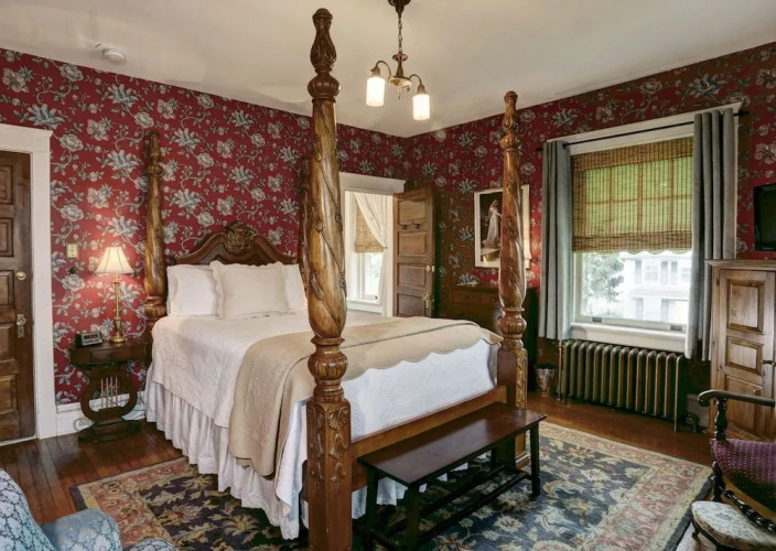 Olde Square Inn Bed and Breakfast — фото 4