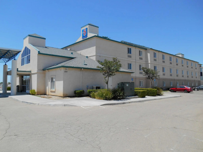 Howard Johnson by Wyndham Lemoore