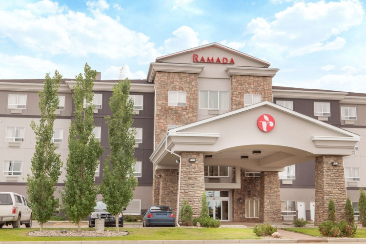 Ramada Camrose — фото 4