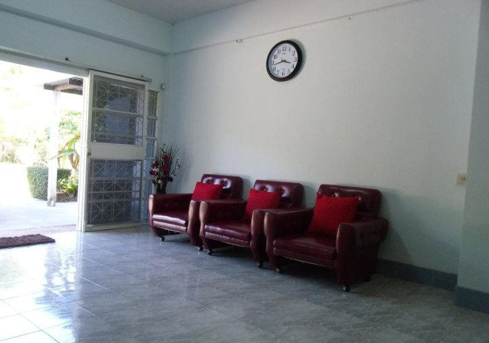 Albatross Guesthouse @ Thungwualaen Beach