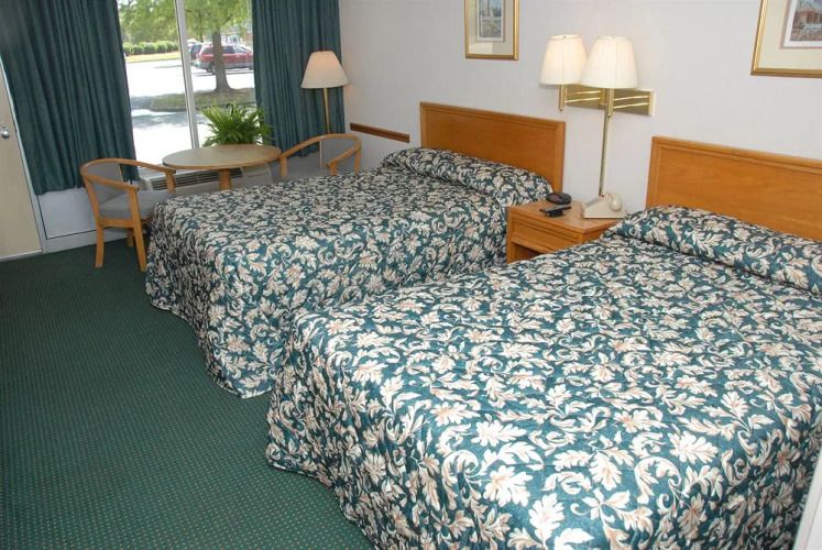 Quarterpath Inn & Suites — фото 3