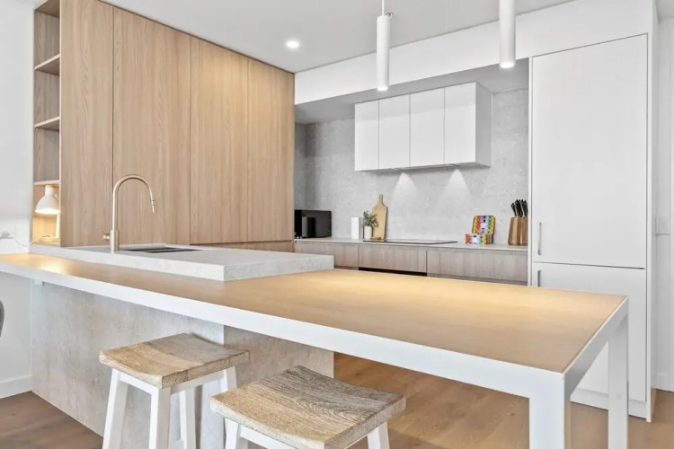 Stylish 2-bed Unit With Views & Rooftop Access — фото 3