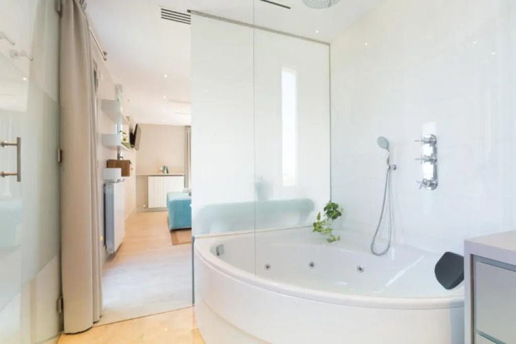 Kronos on the Beach Attic Suite — фото 4