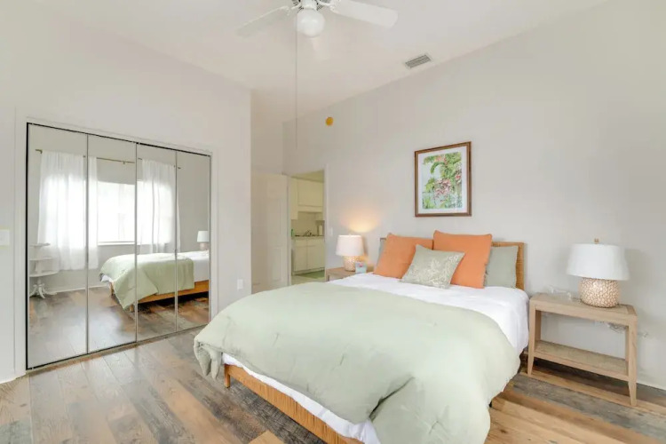 Explore Dtwn Crystal River: Walkable Duplex Unit — фото 4