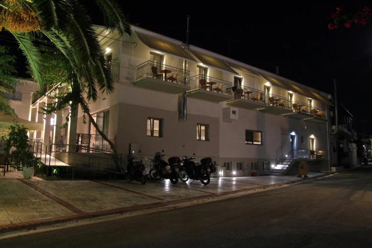 Achilles Hotel
