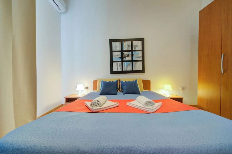 Spacious High Ceiling Sliema Apartment — фото 3