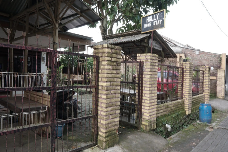Hotel O Holy HomestayNearWisata Kopi Desa Tamansari