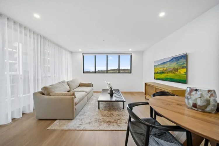 2-bed Haven: Impeccable Interiors & Chic Amenities — фото 3