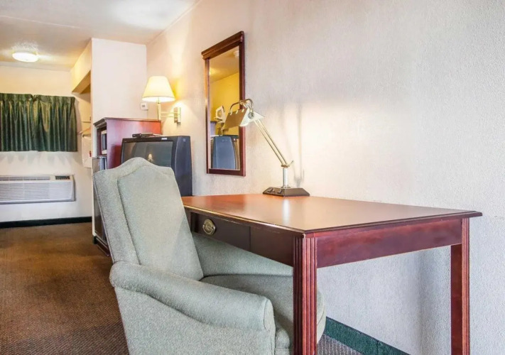 Econo Lodge — фото 4