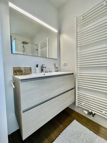 One Lux Stay near Diamond District