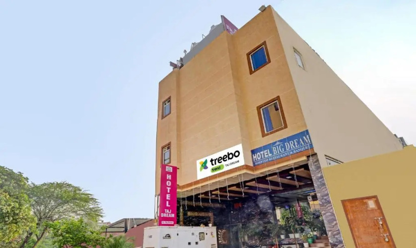 Treebo Taj Dream