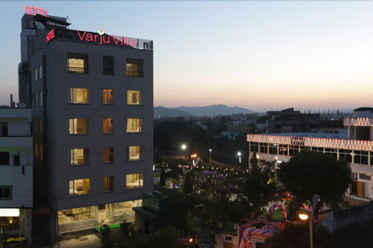 Hotel Varju Villa