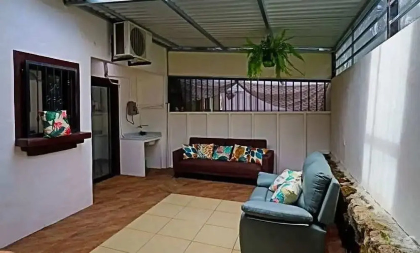 2-BD Unit with Pool, 2 Blocks from Beach — фото 4