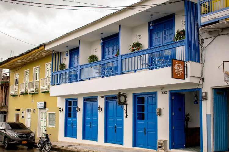 El reloj casa hotel