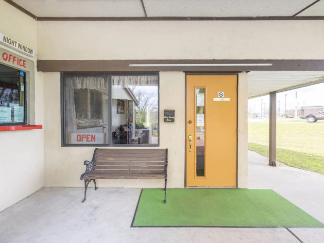 OYO Hotel Daleville AL Hwy 84