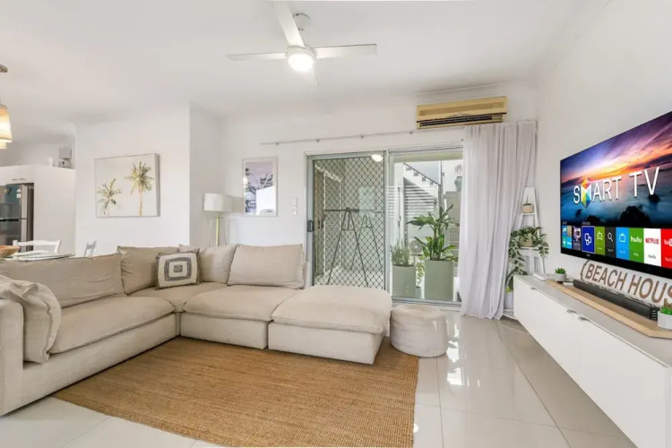 Spacious 2-bed With Private Rooftop & BBQ Access — фото 5