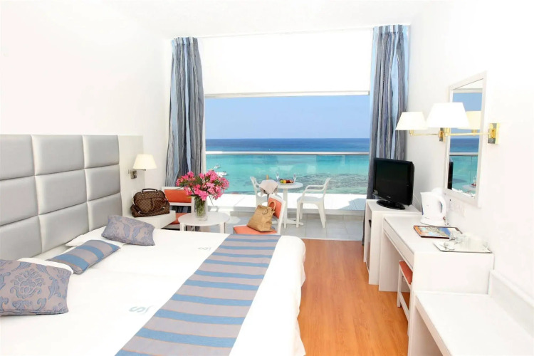 Silver Sands Beach Hotel — фото 3