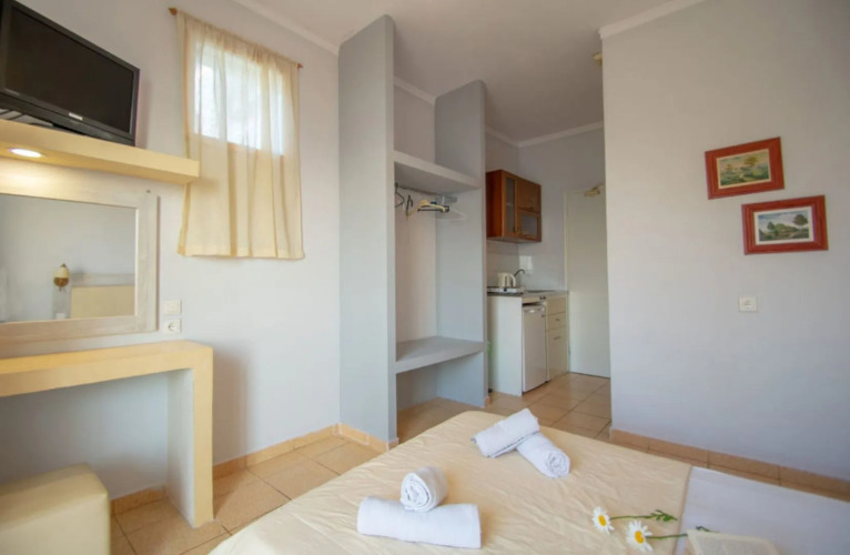 Agoulos Beach Hotel — фото 2