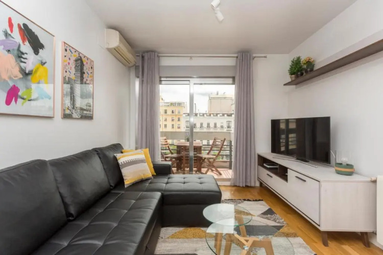 Cozy studio overlooking Pedro Zerolo Square — фото 2