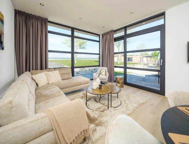 Waterfront Villa With Private Rooftop — фото 5