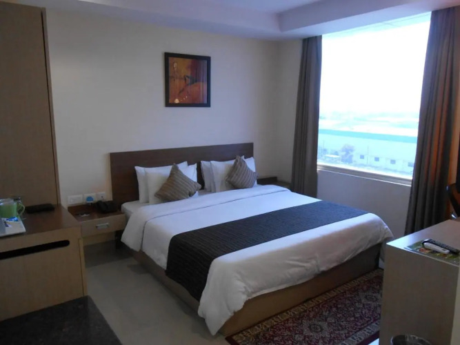 Hyphen Grand Hotel
