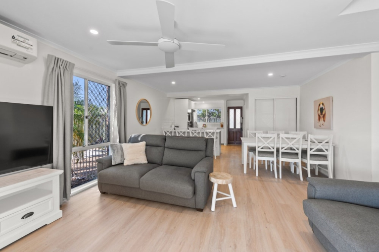 Family Friendly 2 Bed Flat With Balcony — фото 4