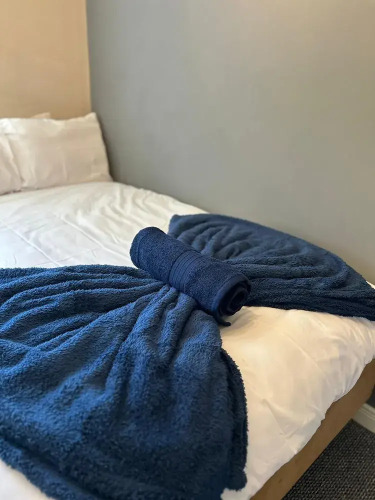 4 Bedroom Refurbished Workers Haven — фото 3