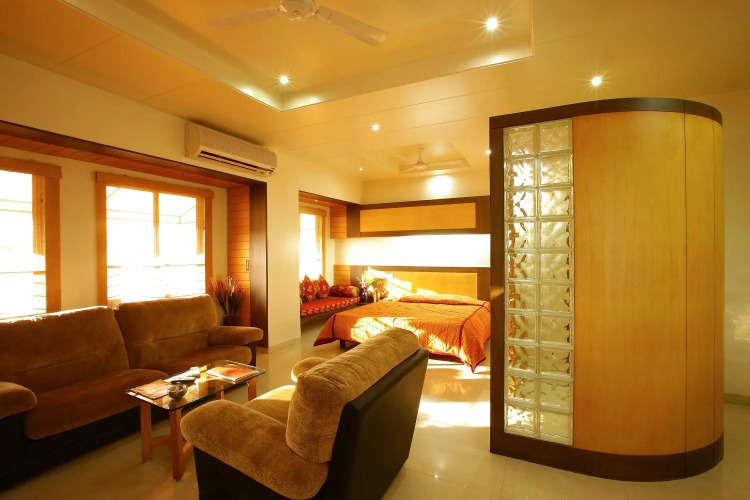 Hotel Orient Crown, Kolhapur — фото 2