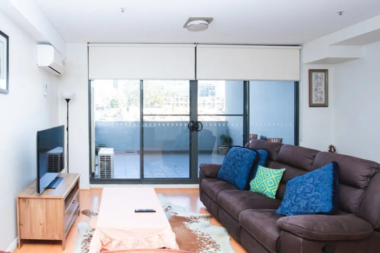 Spacious Two-Storey Home — фото 2