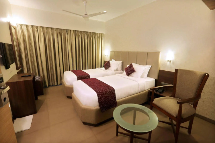 Central Beacon Hotel Surat — фото 4